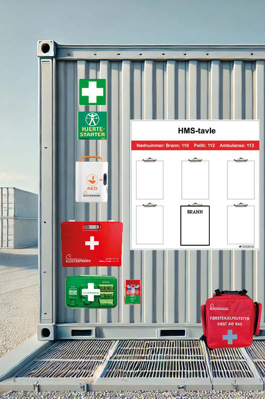 Viser veggen på en container på en byggeplass. På containeren henger skilt om hjertestarter og førstehjelp, HMS-tavle, førstehjelpskoffert, plasterdispenser, øyeskyllkabinett, hjertestarter og en akuttsekk står ved veggen