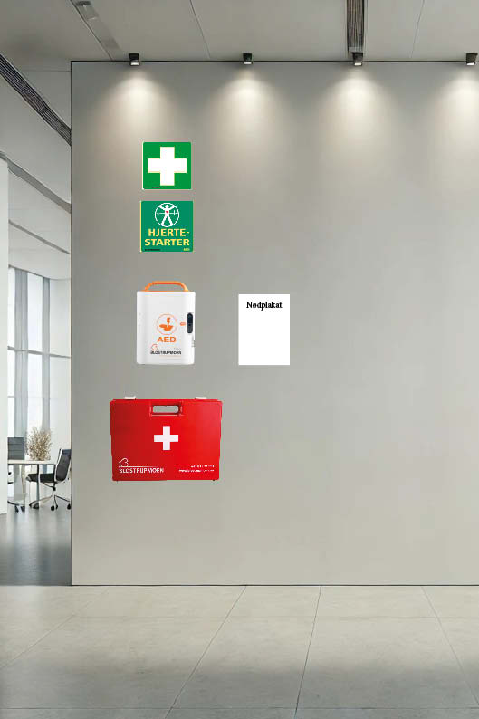 Viser en vegg med førstehjelpskoffert, skilt, nødplakat og hjertestarter hengende på et kontor